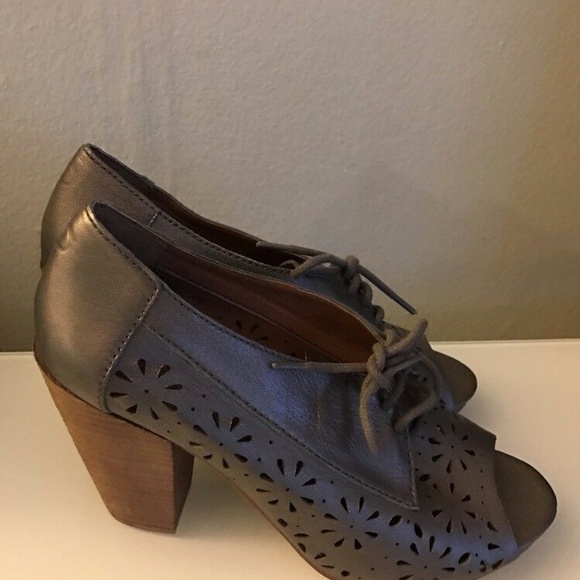 LUCKY BRAND PEEP LEATHER LASER CUT BLOCK HEELS 7.5 - Picture 4 of 6